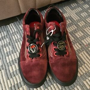 Limited Edition DISNEY VANS Snow White Who is the Fairest of Them All Shoes 7